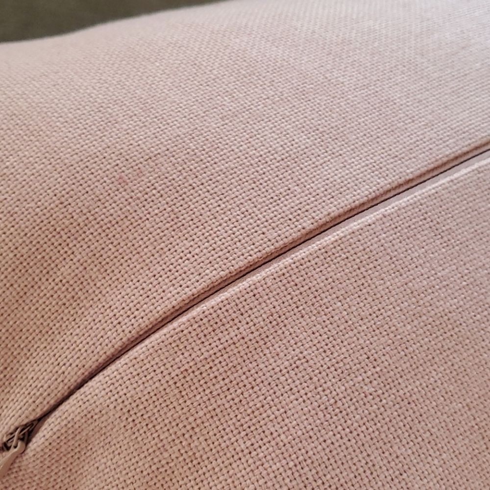 🌸Pink Pillow with LOVE in white and gold - Picture 3 of 4